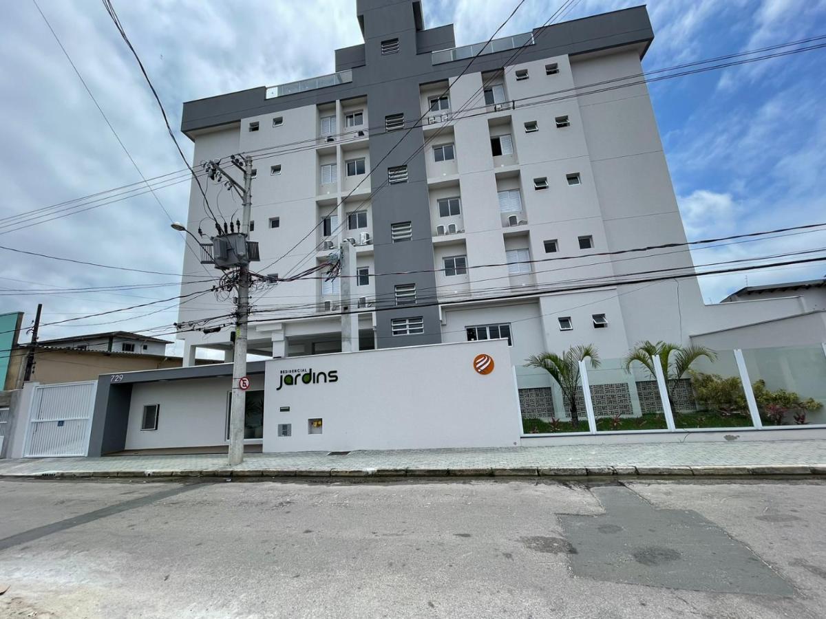 Apartmán Apartamento Com Piscina No Centro Ubatuba Exteriér fotografie